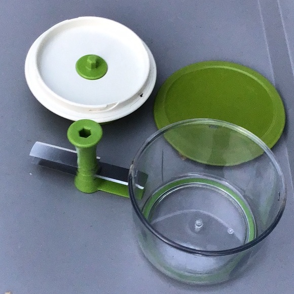 CHEF’N VEGGICHOP HAND-POWERED FOOD CHOPPER - Picture 6 of 11